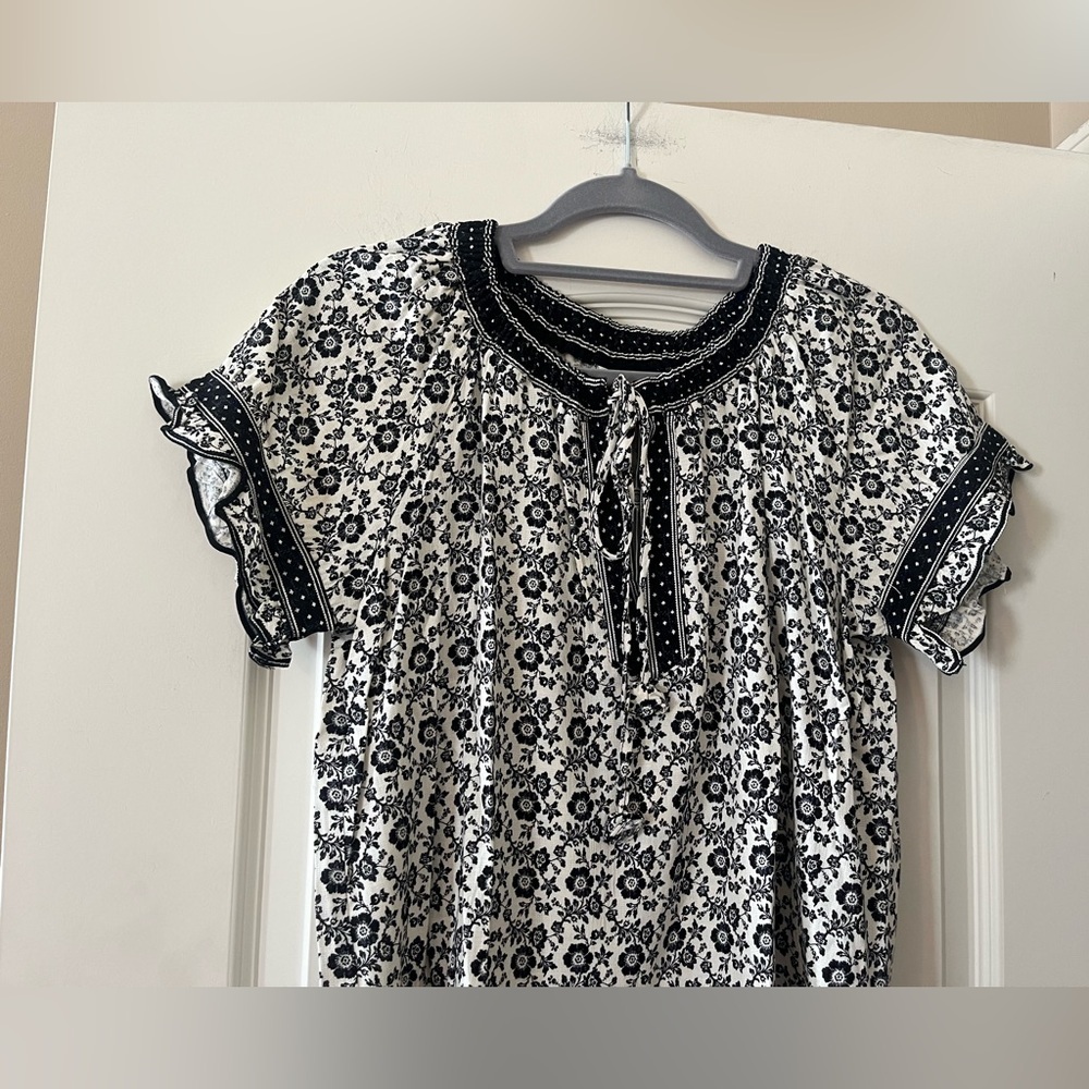 New!Max Studio Floral Black and White Women's Short Sleeve Blouse Various Sizes - Picture 14 of 16